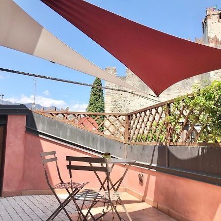 Il Castello Apartment Мальчезіне Екстер'єр фото