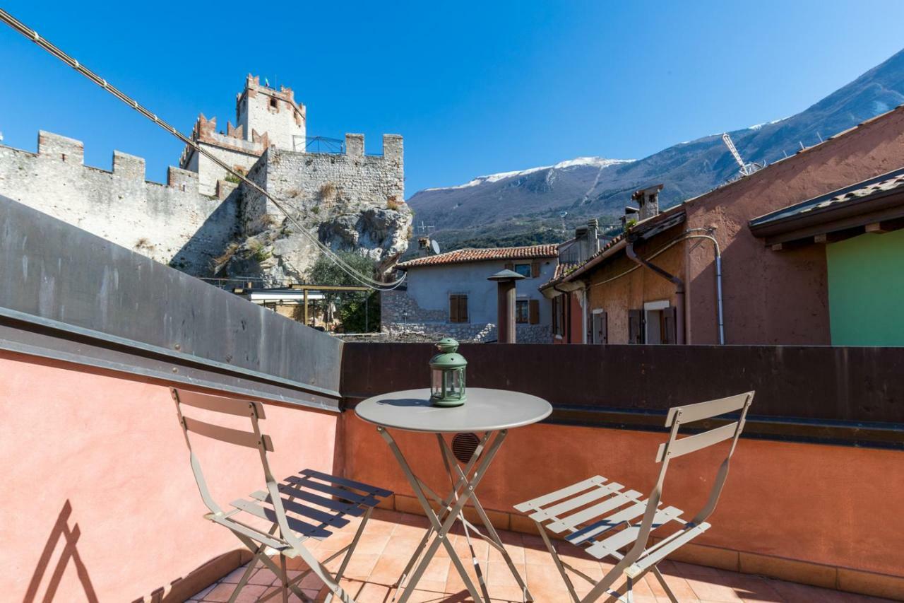 Il Castello Apartment Мальчезіне Екстер'єр фото