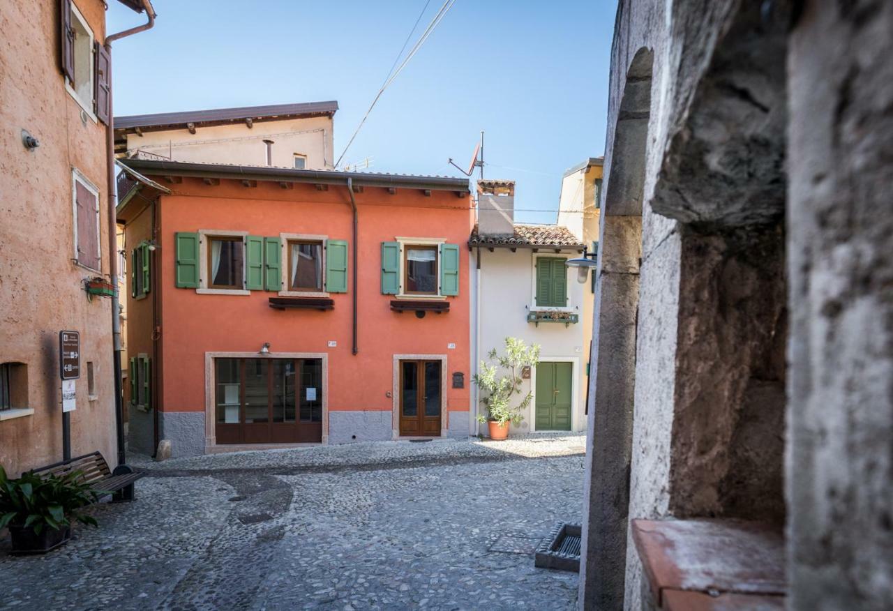 Il Castello Apartment Мальчезіне Екстер'єр фото
